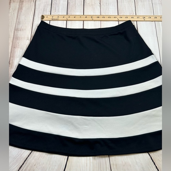 Spence Stylish Black and Cream Women's Skirt. Size Large. Twee. Mod. - Picture 2 of 6